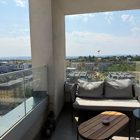 With A View شقة براغ